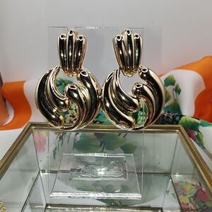 Vintage Gold Tone Door Knocker Type Earrings In Excellent Condition